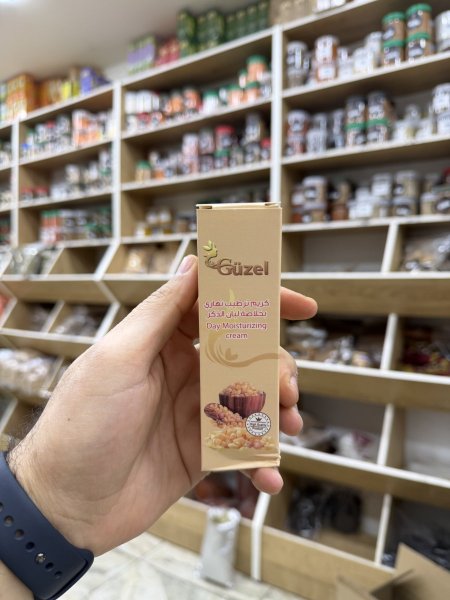 كريم ترطيب نهاري بخلاصة لبان الذكر